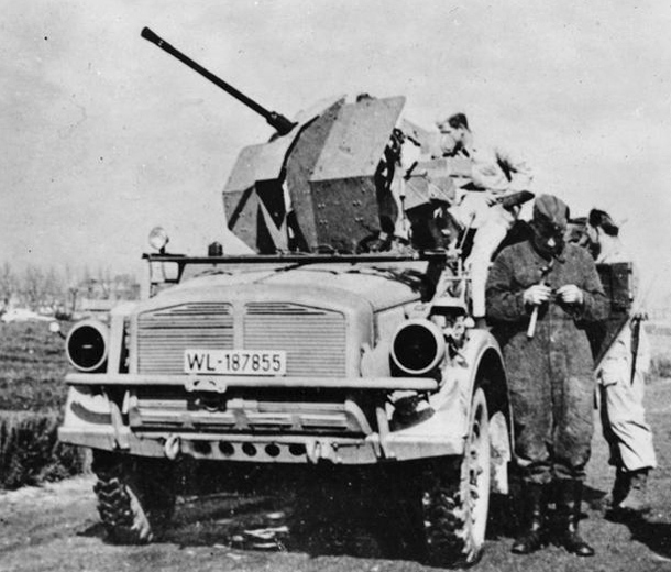 Neoficiální instalace kanonu Flak 38 na Horch 108, východní fronta
