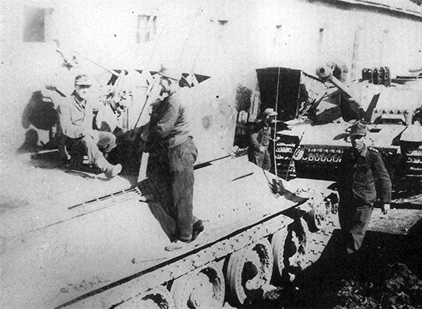 View into the interior of the Flakpanzer T-34, showing the low mounting of the Flakvierling 38