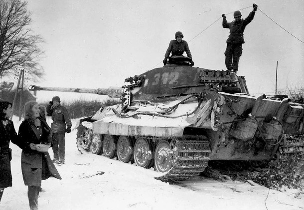 tank PzKpfw VI Ausf.B Tiger II