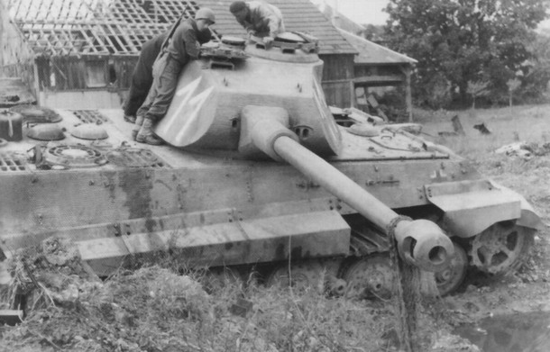 tank PzKpfw VI Ausf.B Tiger II