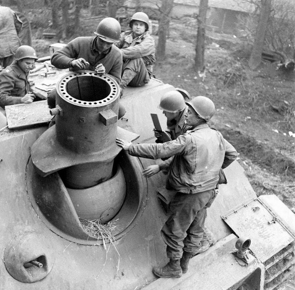 Sturmmörser Tiger neboli Sturmtiger